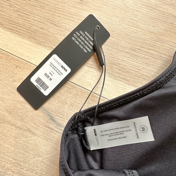 Fashion Nova - Twist Front One Piece - Size M - Picture 4 of 5